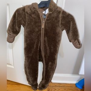 H&M baby brown sherpa fleece. Teddy ears and tail. Never worn.